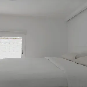 https://island-201-modern-minimalist-apartments.adeje-hotels.com